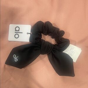 ALO Yoga Elegant Black Hair Tie
